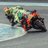 Brad Binder hat heute auf dem verregneten Circuit de Jerez einen hektischen und spannenden Sprint-Grand-Prix von Spanien von Start bis Ziel gemeistert. Der Südafrikaner brachte seine Red Bull KTM Factory Racing RC16 beim vierten Saisonlauf auf den vierten Platz.